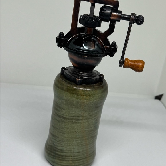 Vintage Style Manual coffee grinder - Picture 5 of 5